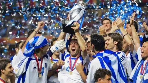 From Heroes to Legends: Exploring the Iconic Figures of Greek Football in Super League 1